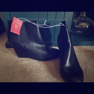 Black wedge boots